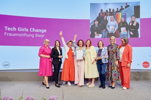 Frauenstiftung gewinnt OÖ Landespreis 2025 "Starke Frauen. Starkes Land." für Projekt "Tech Girls Change". Foto: Mathias Lauringer | soulspacestudios.at
